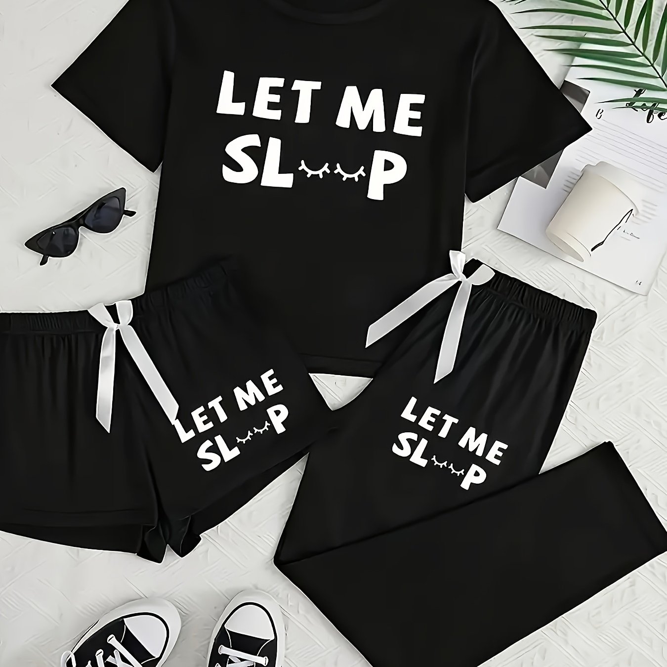 E-shop Schwarzes Damen-Pyjama-Set mit Buchstabendruck, Kurzarm-Oberteil, Shorts Hose - Dreiteiliges Set