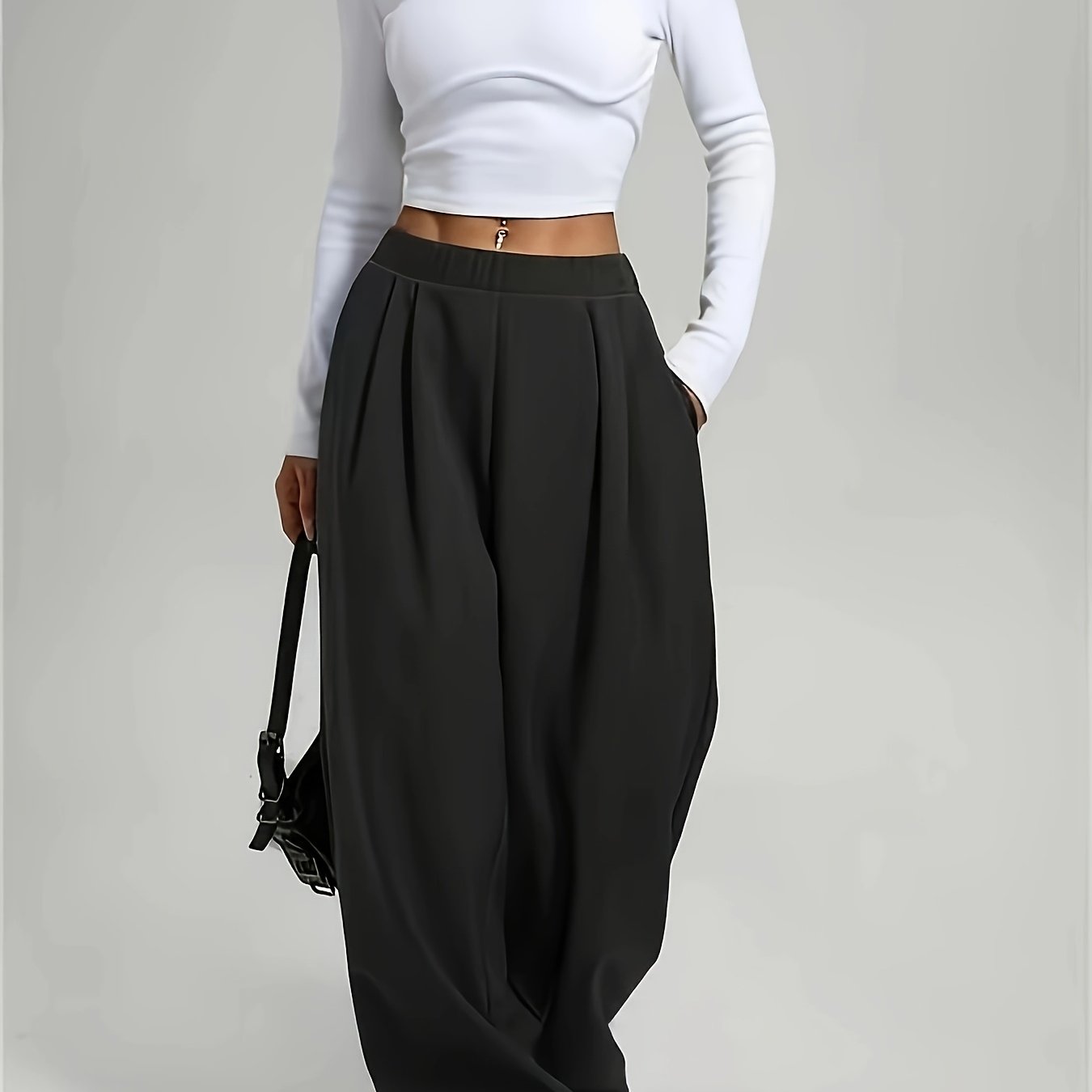 E-shop Damen-Modehose in einfarbiger Ausführung mit lockerer, weiter Beinform – Elegante Hose mit weitem Bein, vertikalen Falten Taschendesign – Hose