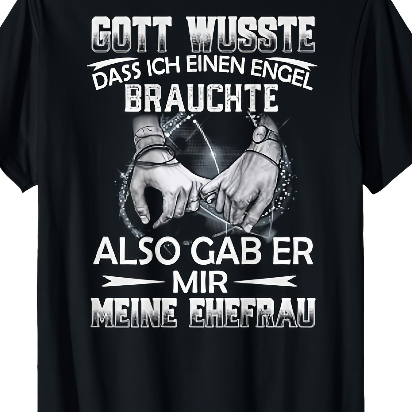 T-shirt With German Text: God That I Needed An , So He Gave Me | Casual Crew Neck, Stretch Fabric, Regular Fit, Geometric Pattern, Perfect For Men