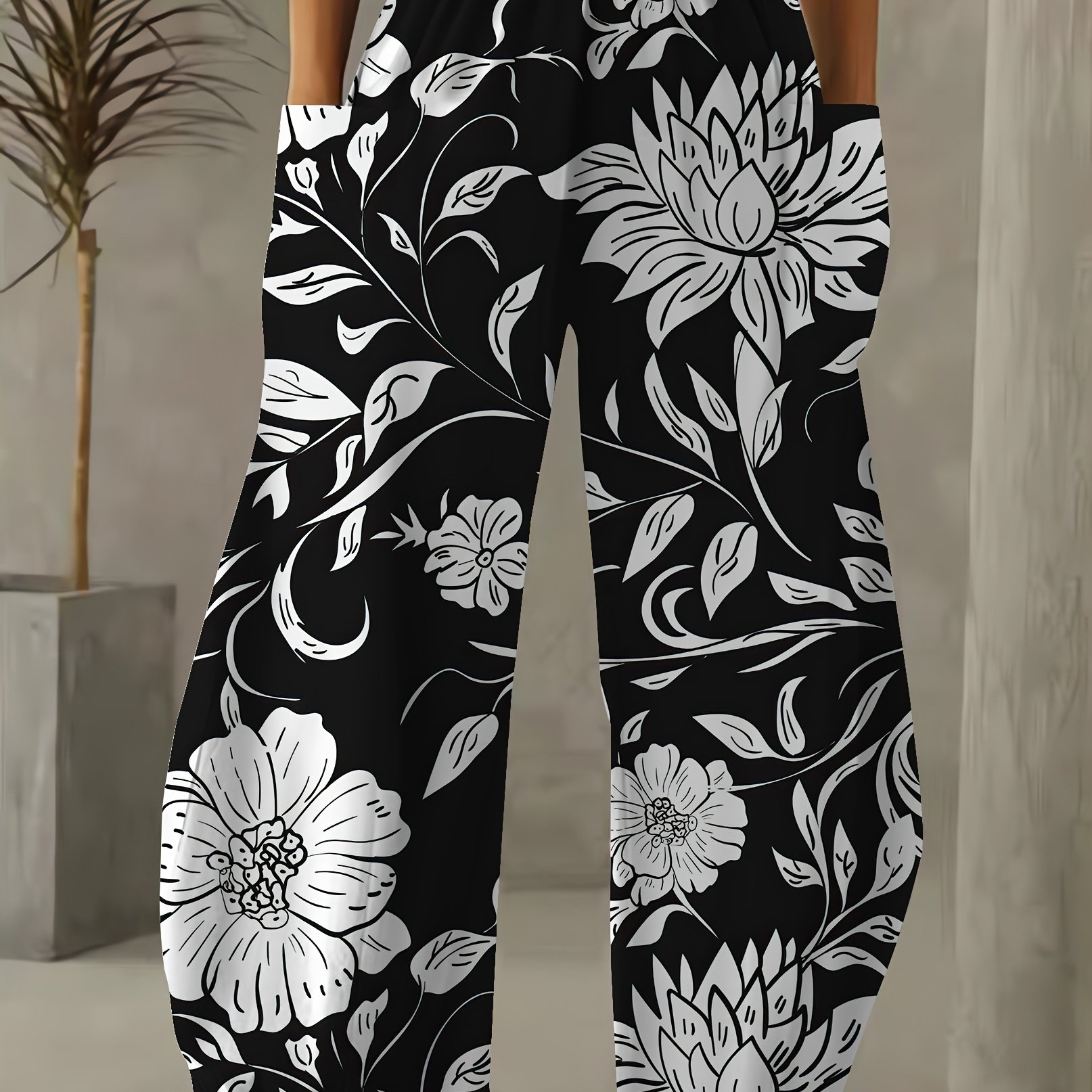Image of Plus Size - Black And White Floral Element Printed Loose Pants, Casual Pocket Elastic Waist Trousers, Plus Size Women's Clothing