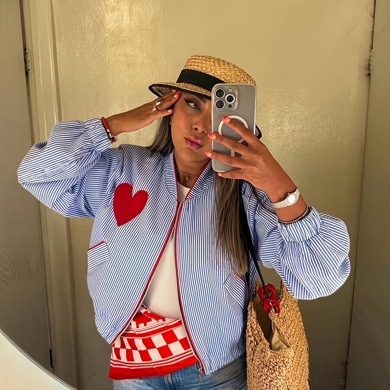E-shop Elegante Damen Frühlings-/Sommerjacke mit blauen Streifen, Rundhalsausschnitt und Herz-Applikation | Modische, kurze Länge, lockere Passform,