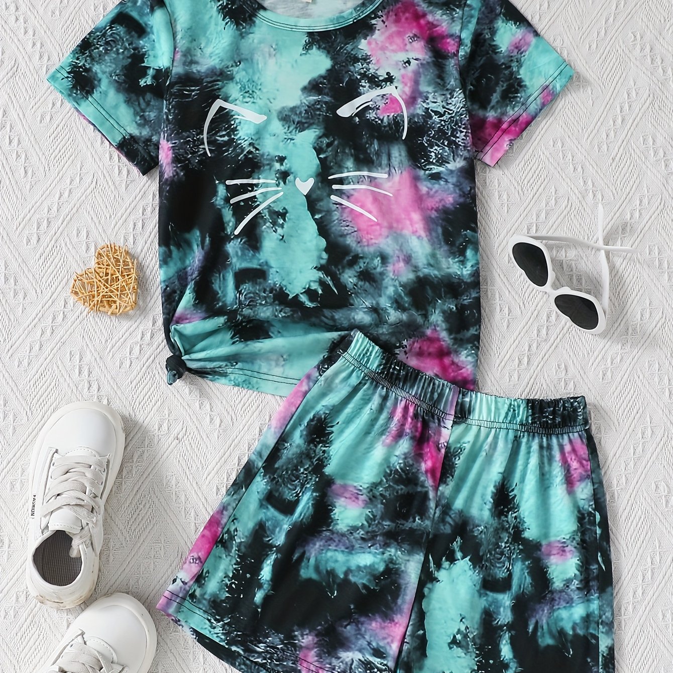 -piece Set For Girls Featuring Short Sleeves, Comfortable And , And Stylish Shorts, For Outdoor