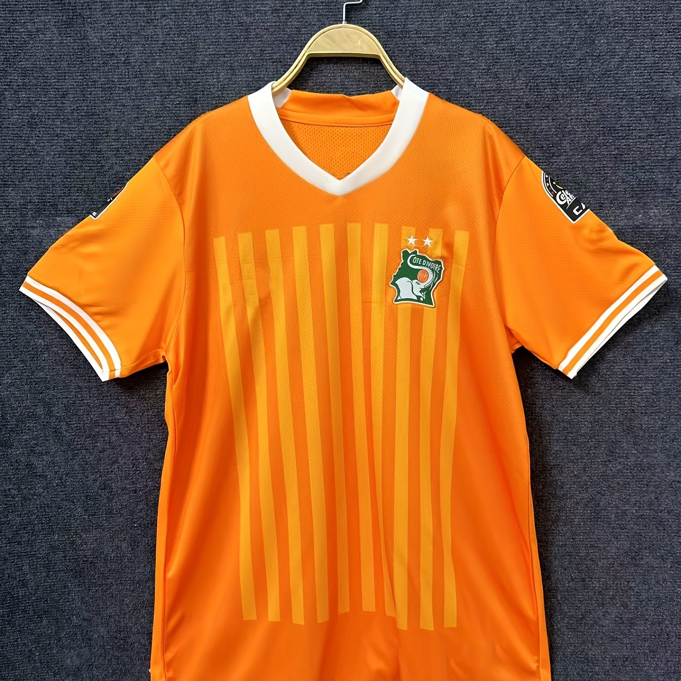 TEMU Herren Schnelltrocknendes Oranges Fußballtrainingstrikot - Atmungsaktives Athletikshirt mit Streifendesign, Kurzarm und V-Ausschnitt für Sport,