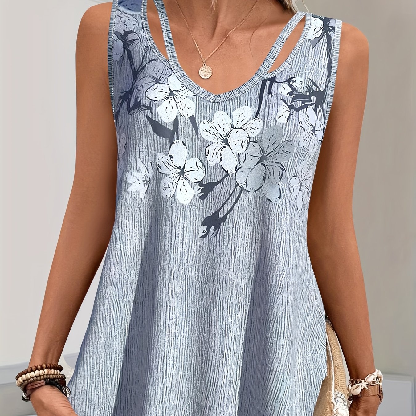 E-shop Sommerliches Damen-Tanktop mit Blumenmuster und V-Ausschnitt - Atmungsaktives Gewebe mit Aussparungen, Mittlere Dehnbarkeit, Maschinenwaschbare