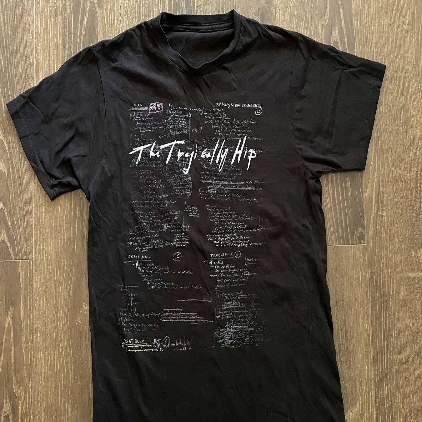 TEMU Le T-shirt du concert de présente un design de homme-machine, fabriqué en 220G. Ce T-shirt unisexe décontracté et tendance est parfait pour un