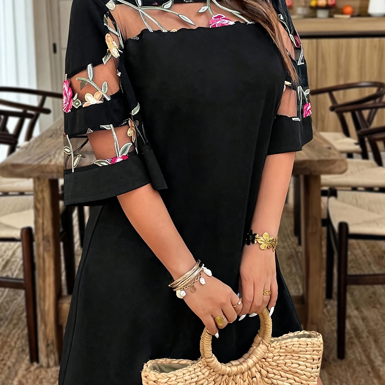 E-shop Plus Size - This extra-large, asymmetrische Mesh-Patchwork Soft Twill Kurzarm Kleid mit Rundhalsausschnitt ist ein lässiges Kleid mit geradem