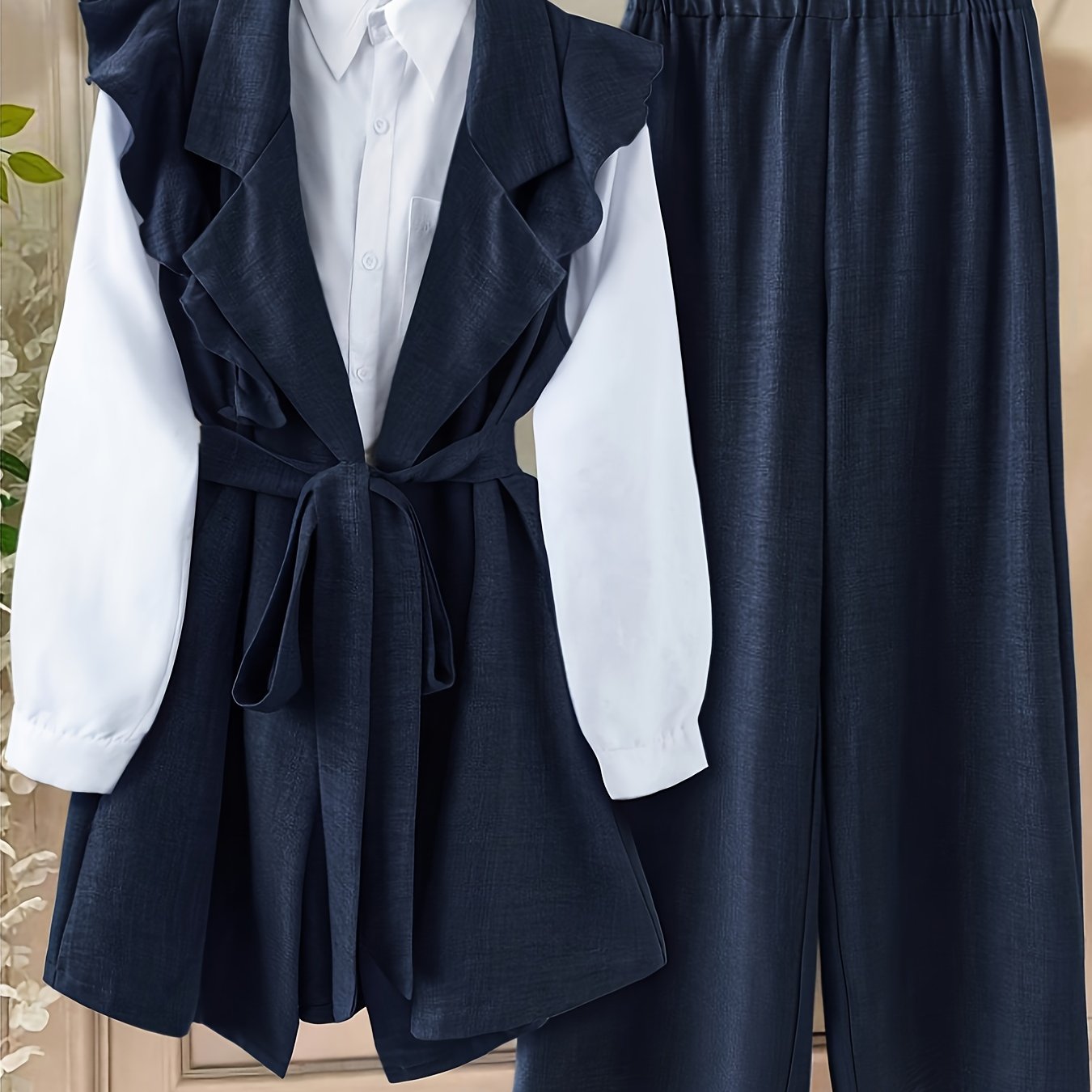 E-shop 2-teiliges Set: Damen eleganter einfarbiger ärmelloser Shirt-Blazer mit -Rüschenbesatz scheinbar allem kombinierbar + einfarbige, schlichte,