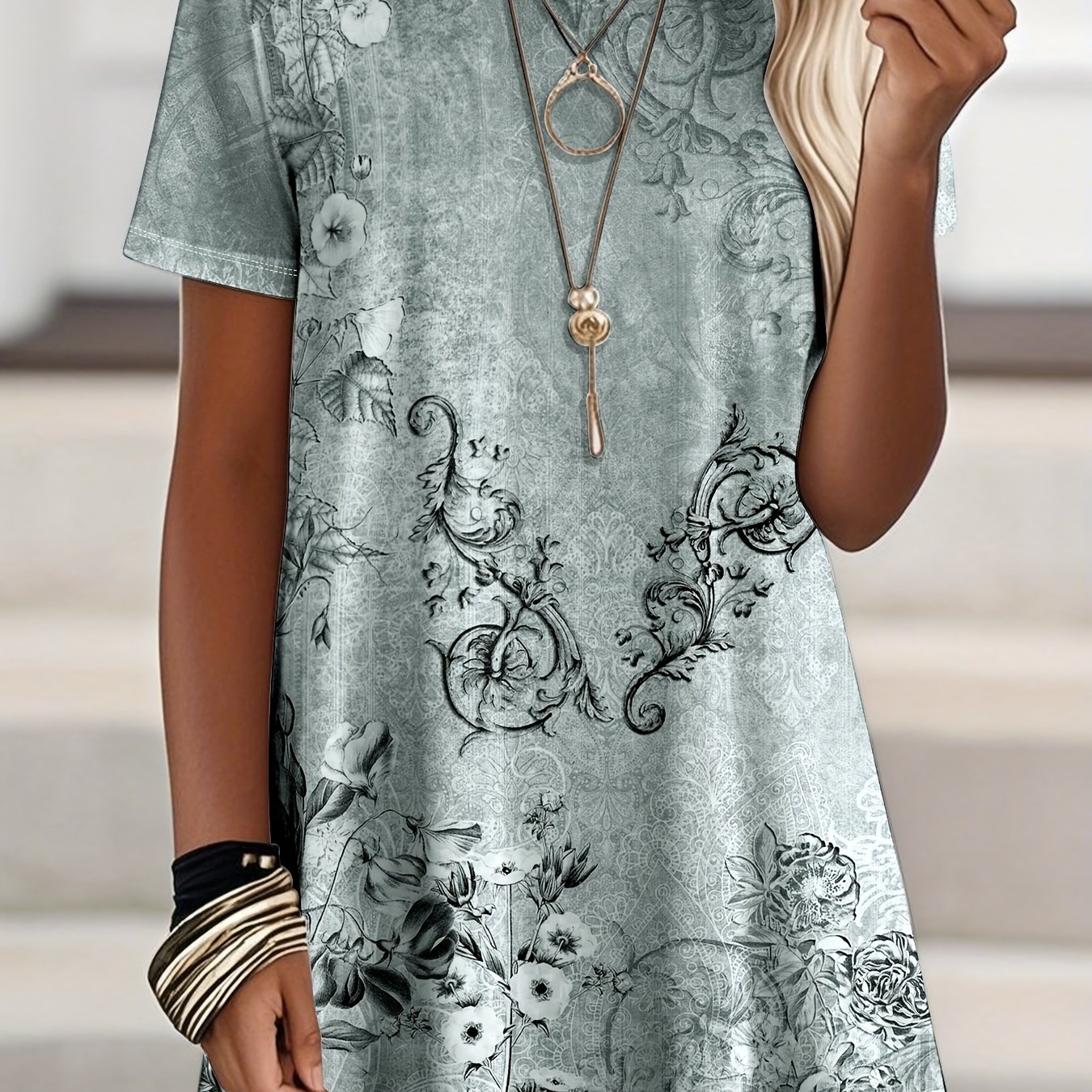 Image of Women's Casual Short-sleeve T-shirt With Floral Print, Stylish Apparel For Ladies