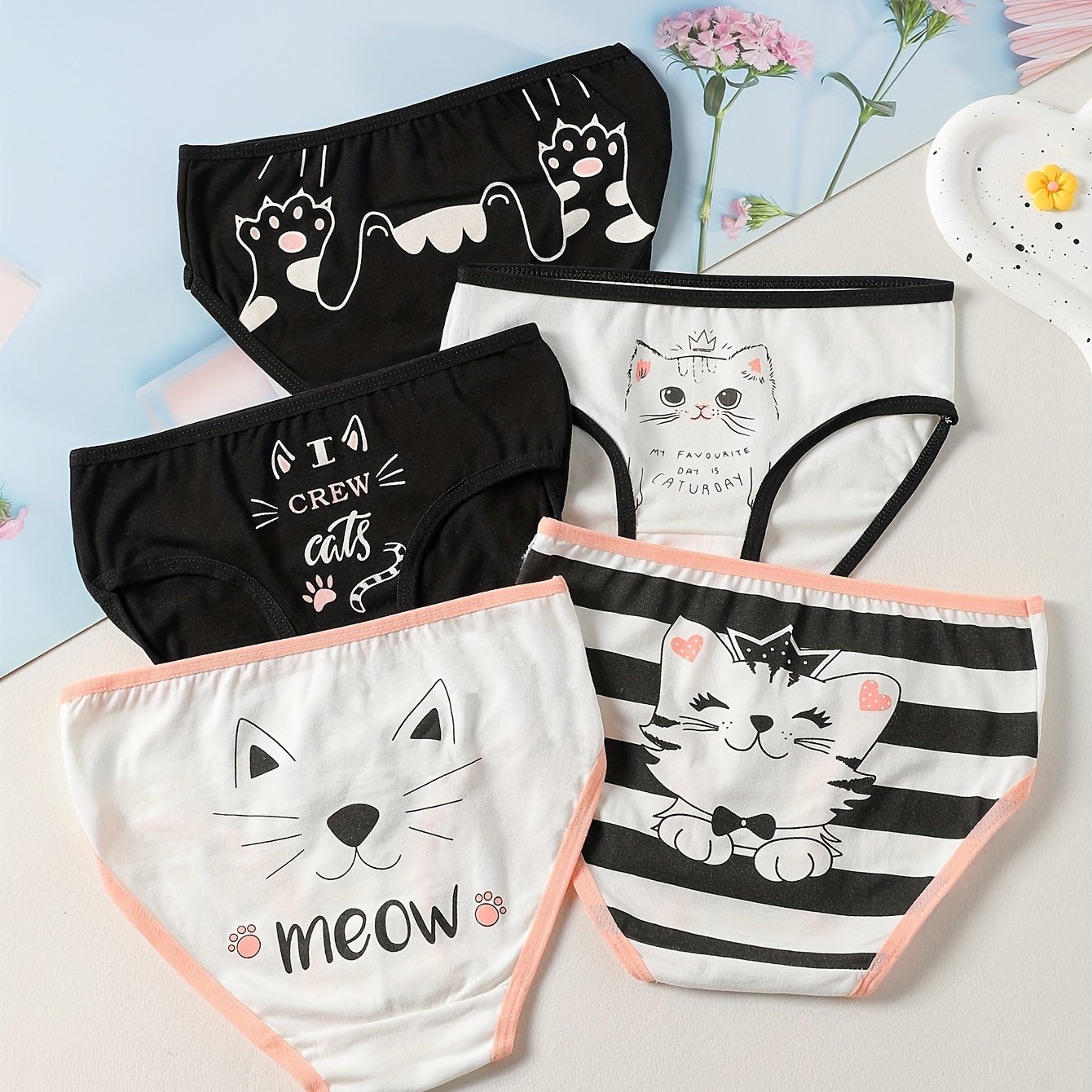 Image of A Set Of 5 Cute Cat-themed Designs Of Comfortable, Soft, And Breathable Girls' Triangle Underwear.
