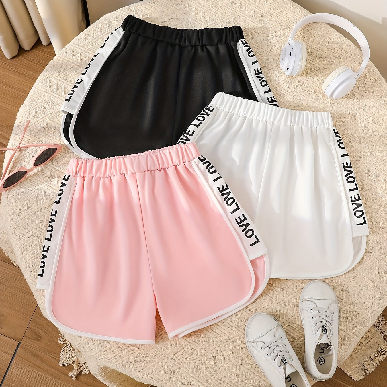 E-shop 3-teiliges Mädchen-Sommer-Mode-Set mit Buchstaben-Print, Seiteneinsätzen elastischem Bund, bequeme atmungsaktive Outdoor-Shorts für mittlere