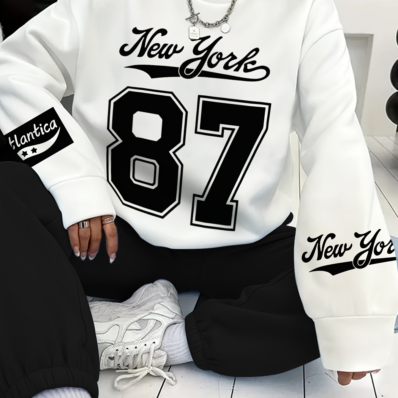 TEMU Graphic-print Long-sleeved Crew Neck Weatshirt For Fall And Winter, Women's Clothing