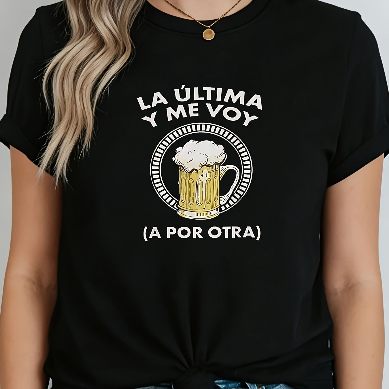 TEMU Camiseta de mujer con la española 'LA ÚLTIMA VOY', que un estampado casual y de . Esta camiseta negra de manga corta con cuello es ideal para ,