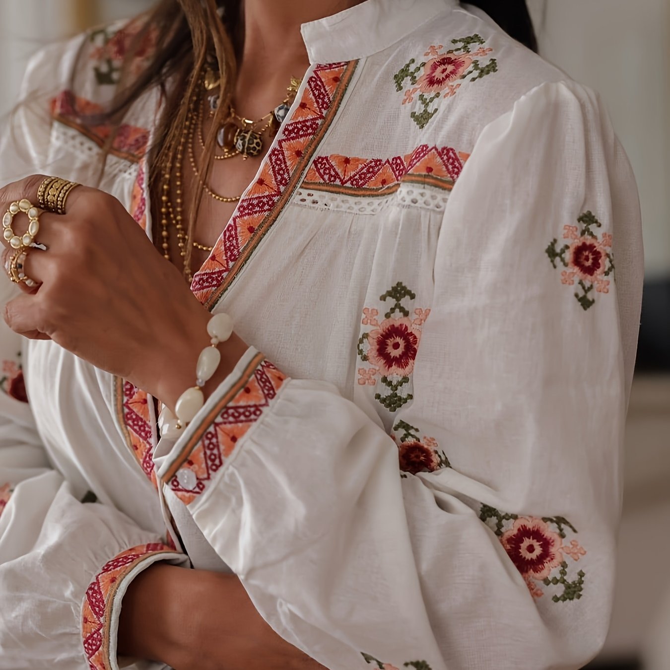 E-shop Neue Damenmode für Frühling/Sommer: Elegantes, lässiges und lockeres Design mit bestickten und mit Spitze besetzten V-Ausschnitt Langarmshirts