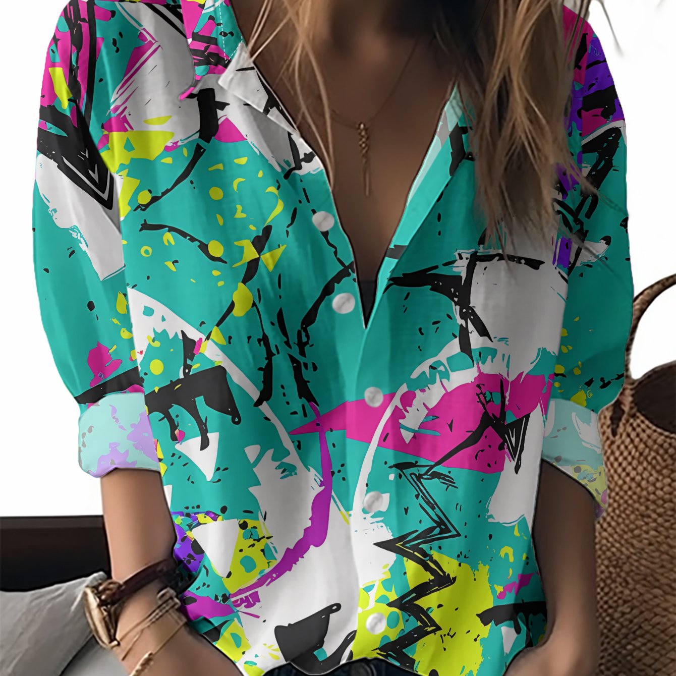 TEMU Esta nueva camisa de larga para mujer un diseño con una base verde , patrones abstractos , , rosa, y negro. Es un top versátil adecuado para