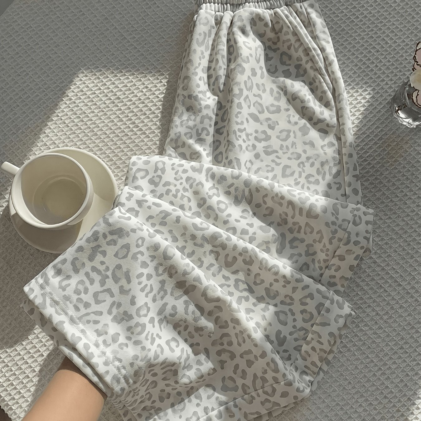 TEMU Women's New Autumn/winter Collection: Creamy With Soft Gray Leopard Print Smudge Effect, Straight-leg Pants With Pockets, Elastic Waistband,