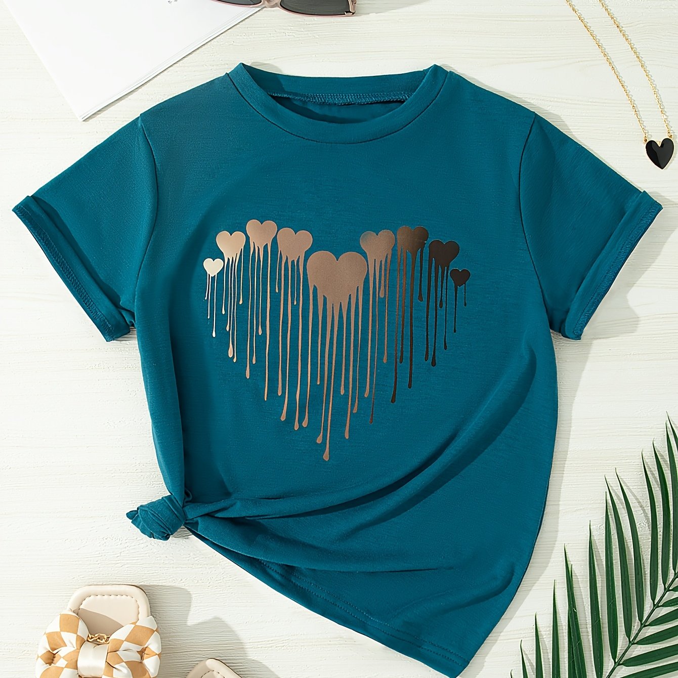Image of Girls' Summer Casual Short-sleeve Knit T-shirt With Round Neck And Heart Print, Regular Fit