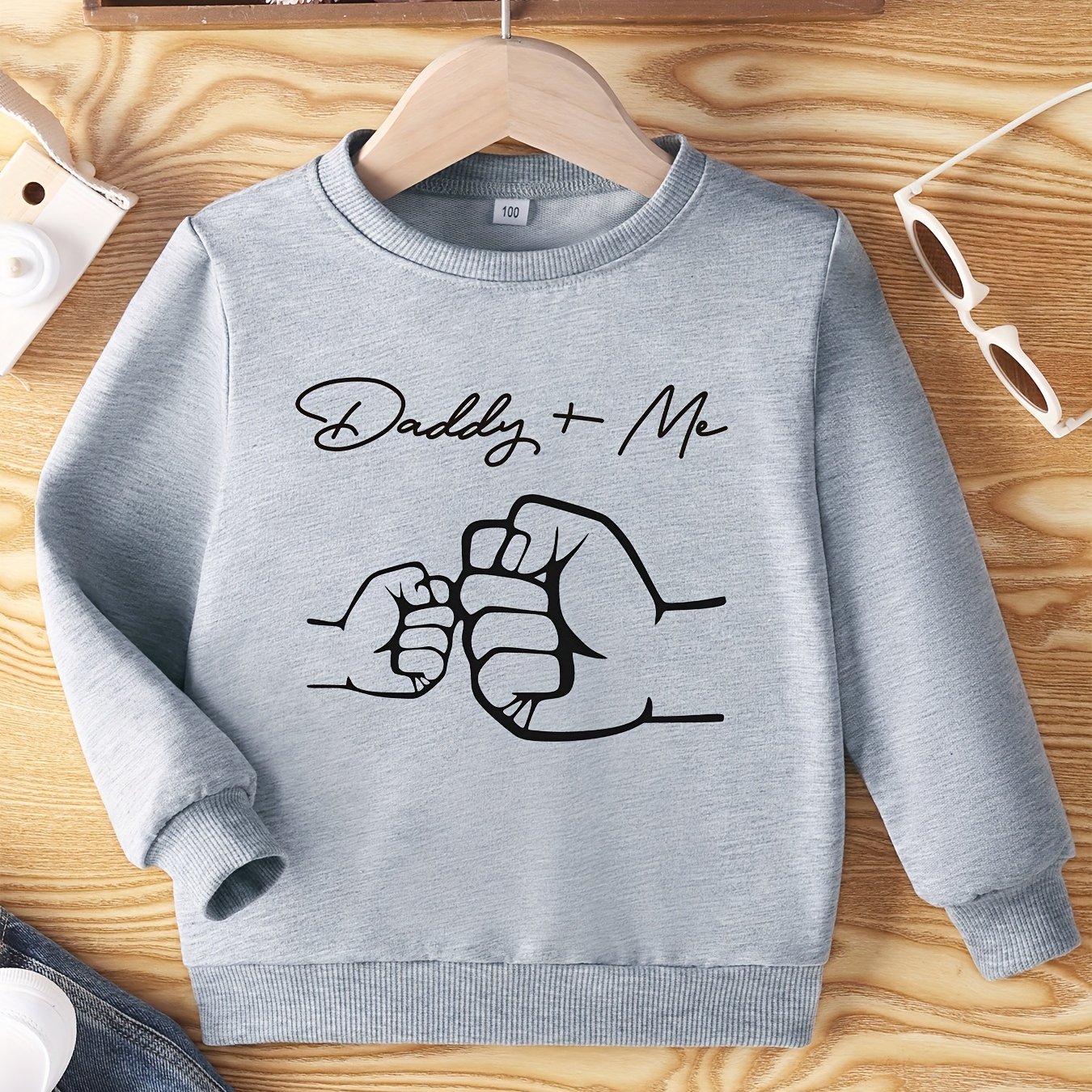 Casual Round Neck Pullover Sweatshirt For Boys Featuring A Handprint Design For Dads And Their Kids.