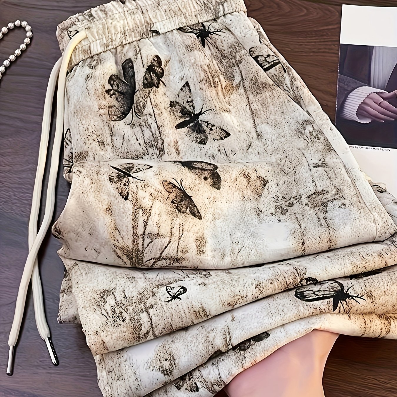 E-shop Plus Size - Plus Size - Damen High-Waist Straight-Leg Freizeithose mit Vintage Aquarell Schmetterlingsprint - Verstellbarer Kordelzugbund,