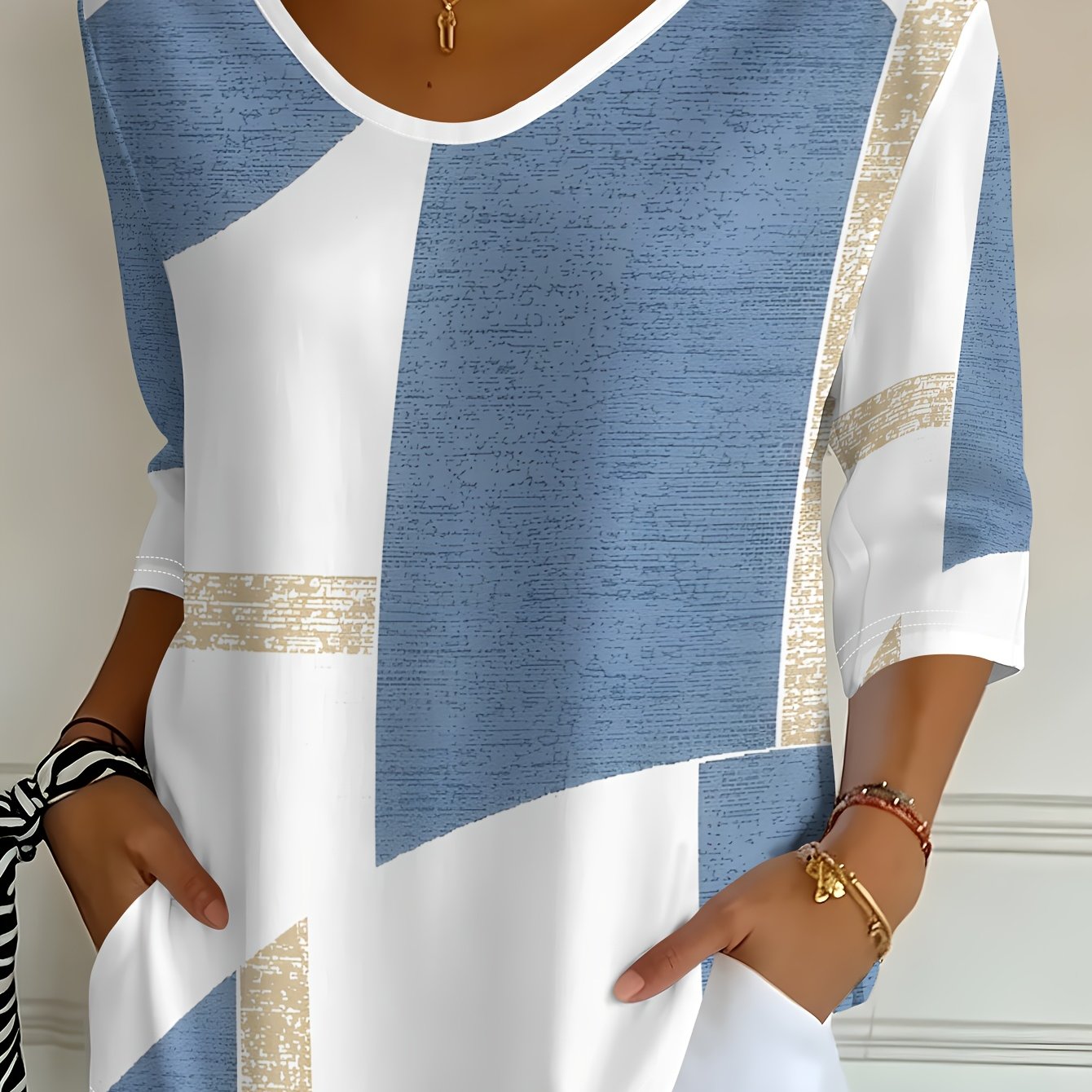 TEMU T-shirt grande taille pour femme, nouveau style vacances, à imprimé géométrique bleu-gris et doré, col en V et manches trois-, haut décontracté