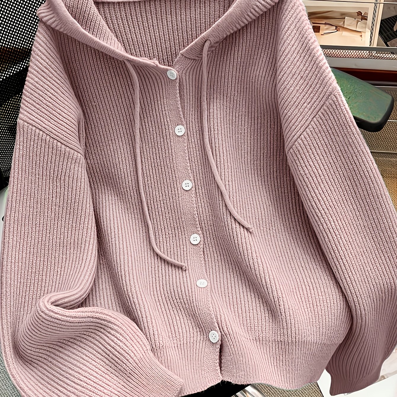 E-shop Herbst- und Winter- mit Kapuze, einfarbiger, lässiger Pullover mit einfachen Knöpfen, weiche und bequeme elegante Damenbekleidung