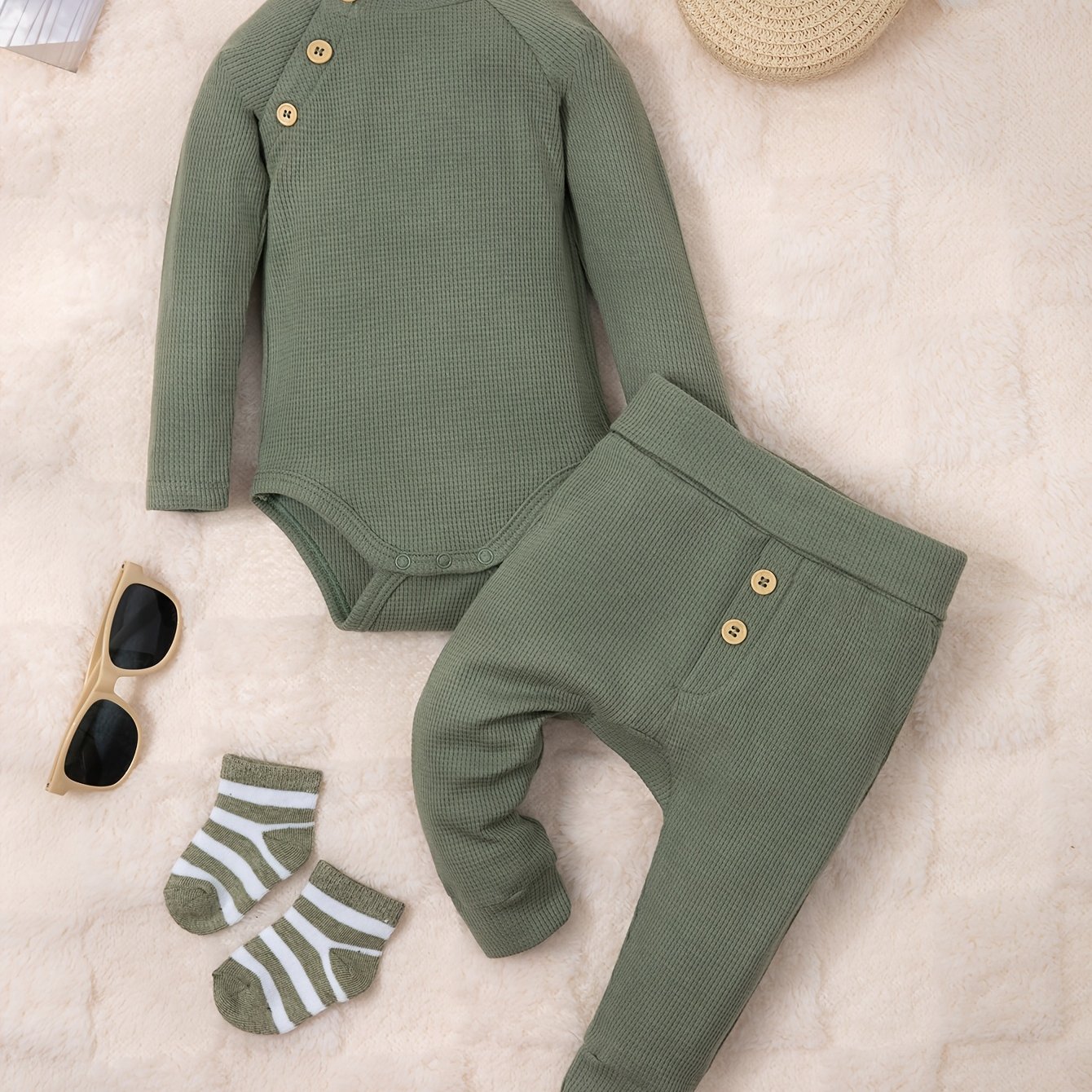 Image of 3-piece Newborn Baby Long-sleeve Bodysuit, Romper With Long Pants And Socks, Autumn/winter Set. Size 0-18m Runs Small, Please , Perfect For Outdoor