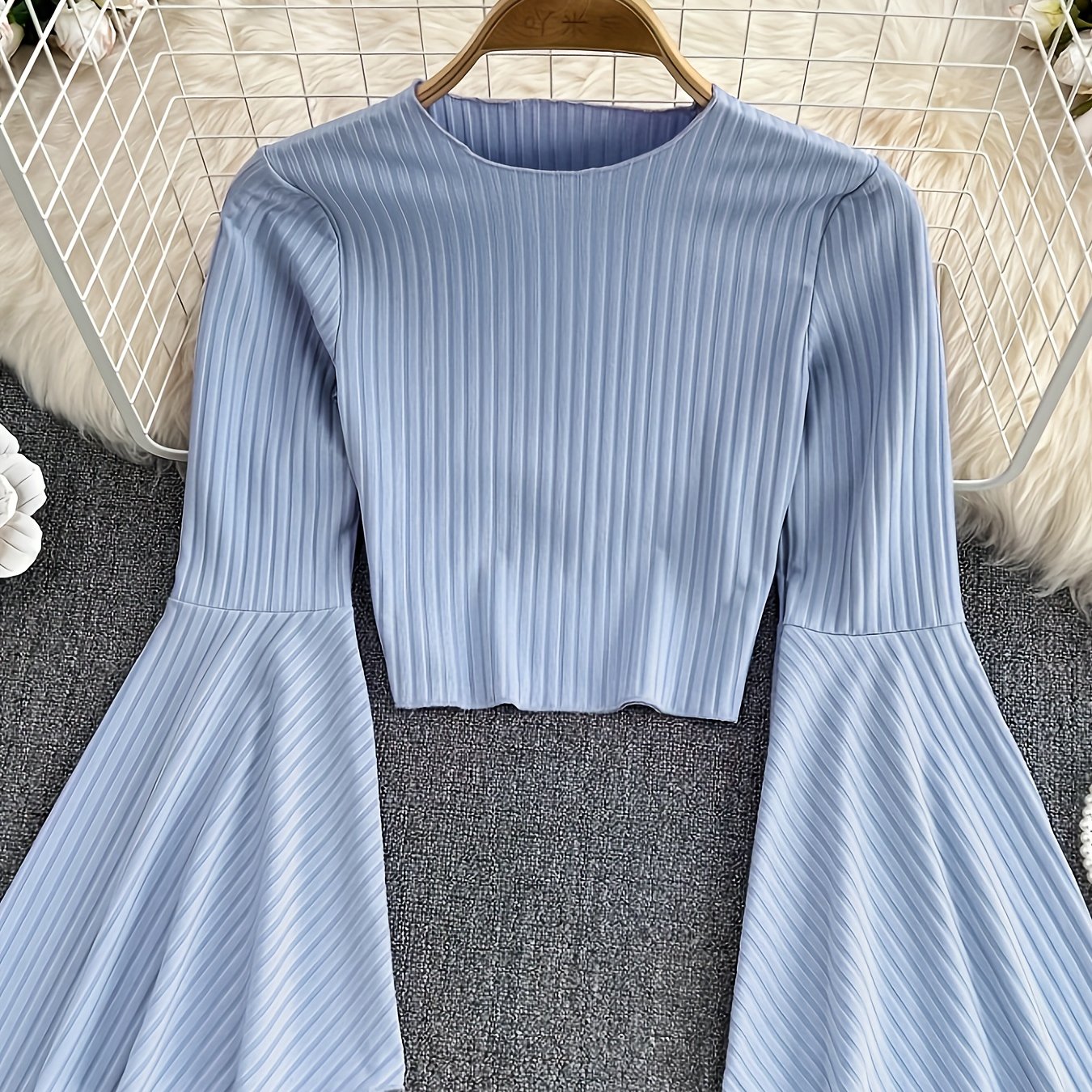 Image of Women's Fashion Long Sleeve Trumpet T-shirt, Sweet Textured Round Neck Top For Autumn And Winter