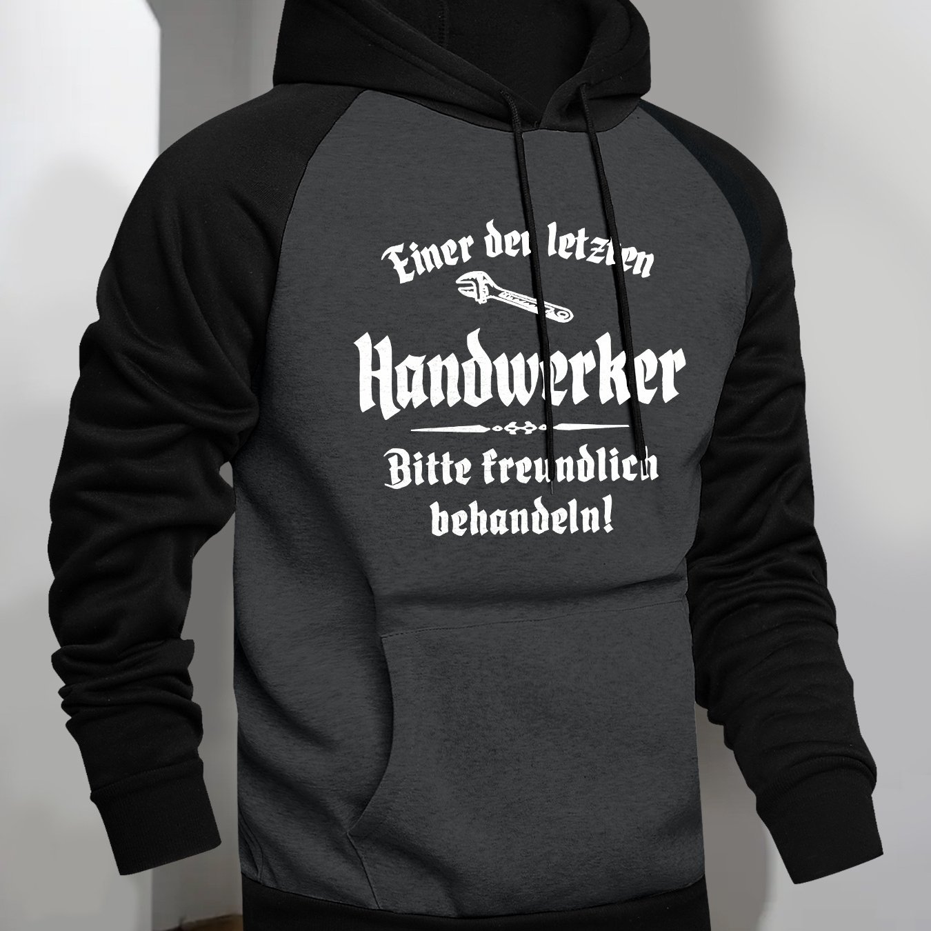 E-shop Herren-Kapuzenpullover mit Patchwork-Design europäisch-amerikanischem Muster-Schlüsselwort-Druck, lässige vielseitige zweifarbige Mode,