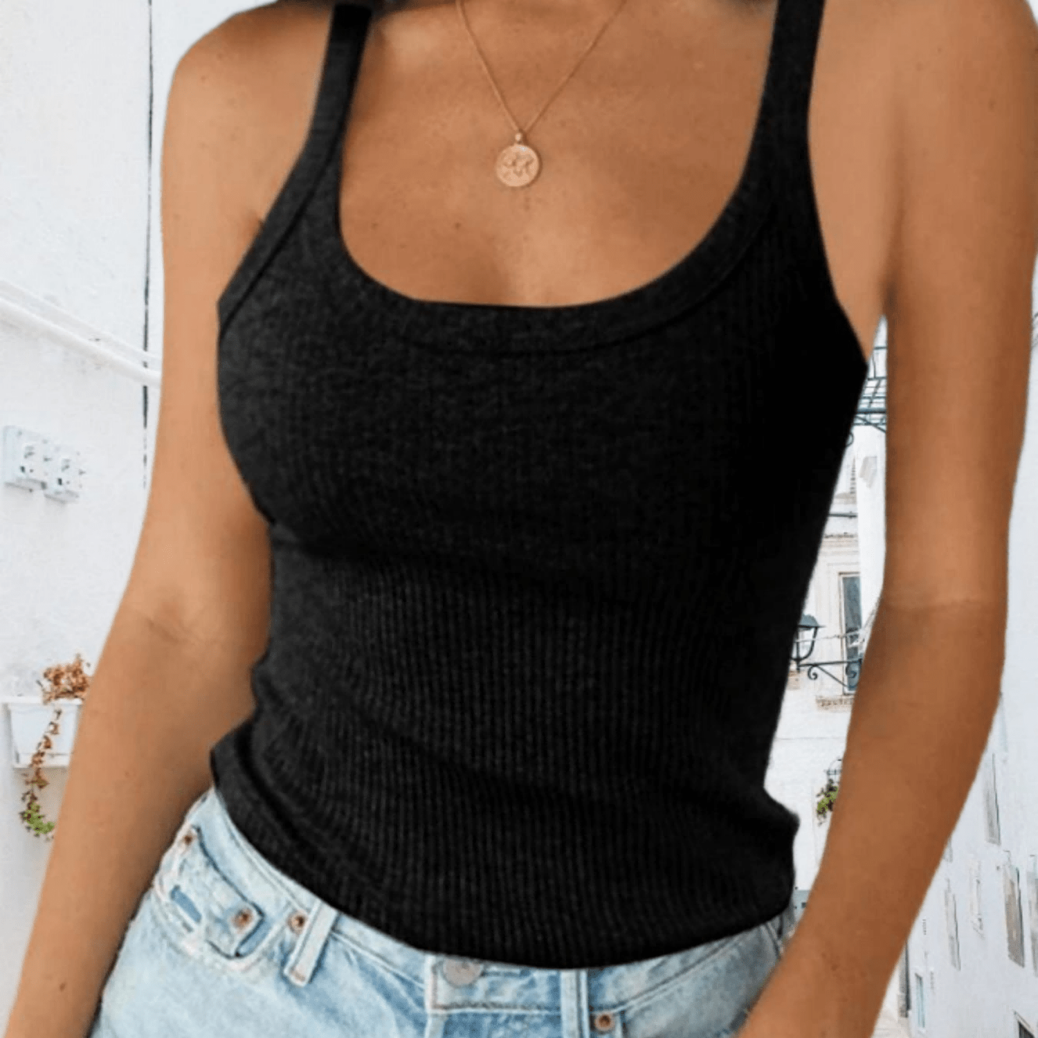 Women' Scoop Neck Ribbed Camisole Tank Top - Sleeveless Round Neck -compatible Shirt Suitable For Evening Outfits, Casual Wear & Layering, Machine Washable Solid Color Basic Wardrobe Essential