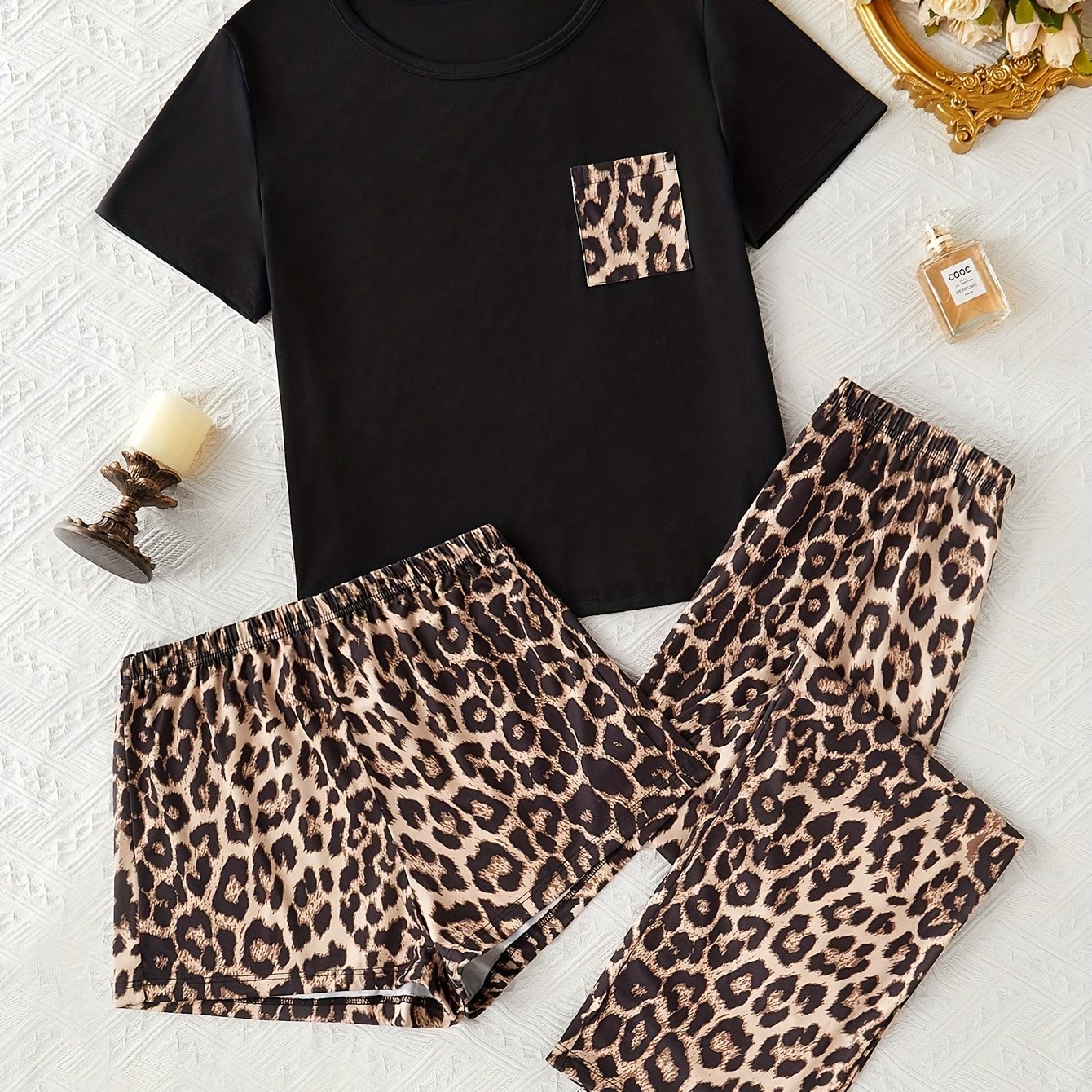 E-shop 3-teiliges lässiges, sexy Leopard-Print Brustbeutel Rundhals-T-Shirt und Leopard-Print Shorts Damen Pyjama Set