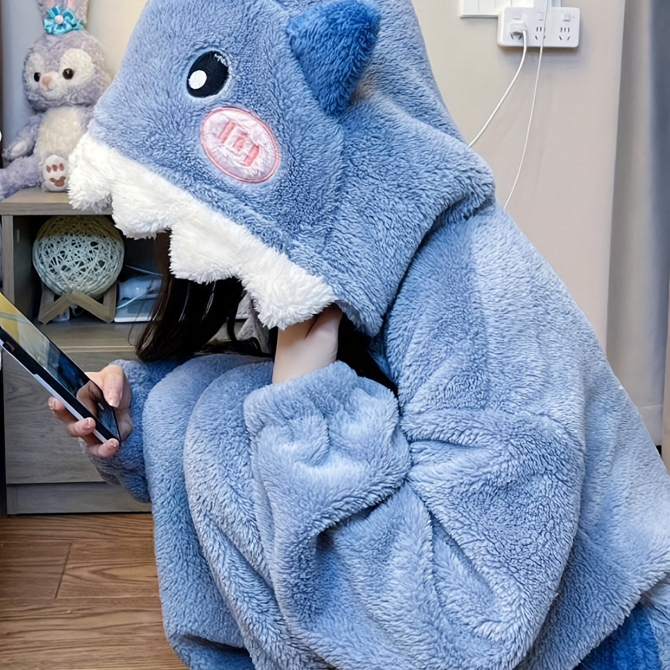 2025 Nova Prikupna Pižama iz Koralnega z Motivom Morskega Psa, Ženska Enodelna Toplejna Pajama za Jesen in