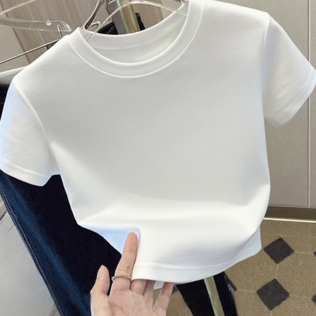 Short And Beautiful Short-sleeved T-shirt For Women's Shoulders Summer Fit New Style