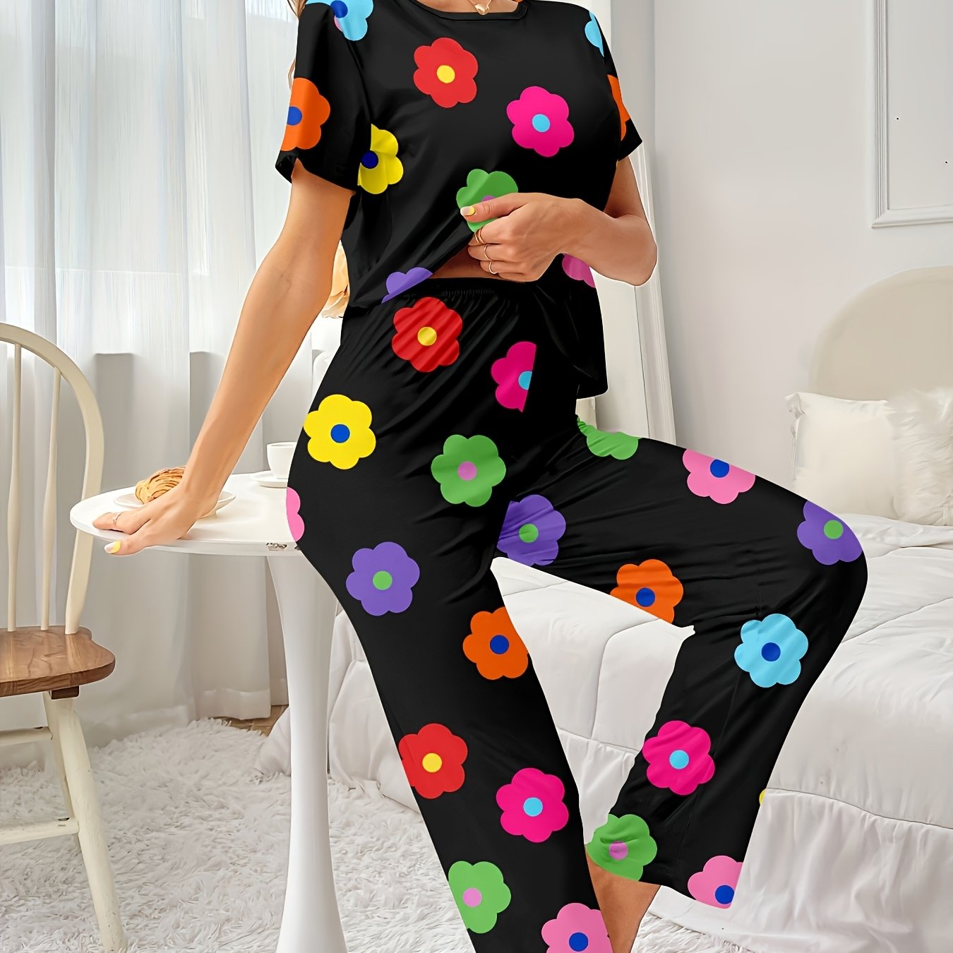 E-shop Lässiges, süßes Damen Pyjama-Set mit kurzen Ärmeln und langen Hosen, floral bedruckt