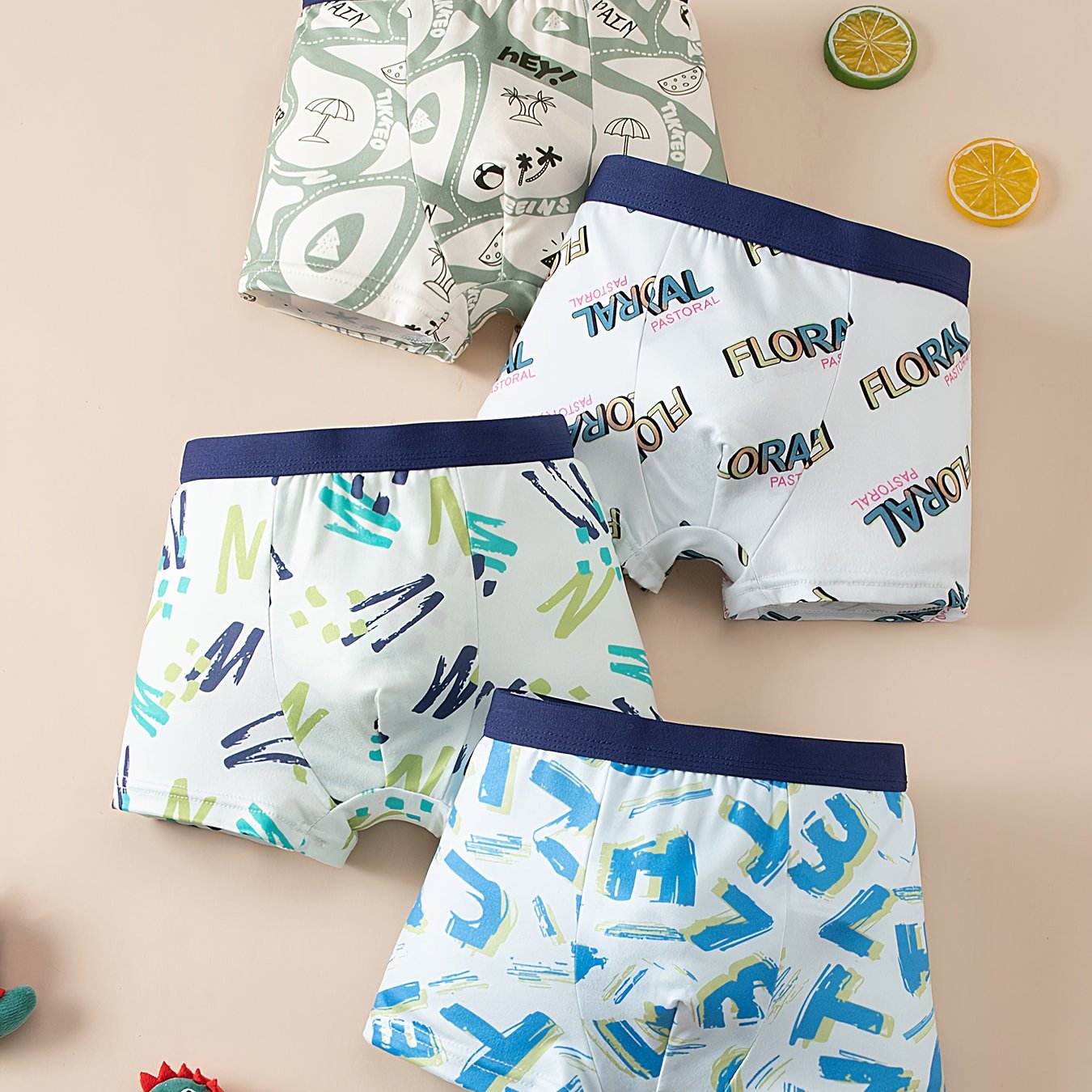 E-shop 4er-Pack Boxershorts für Jungen, Größe M/L, gleicher Stil für Kinder Kleinkinder, modischer Buchstaben-Graffiti-Druck, Urlaubsstil, lässige