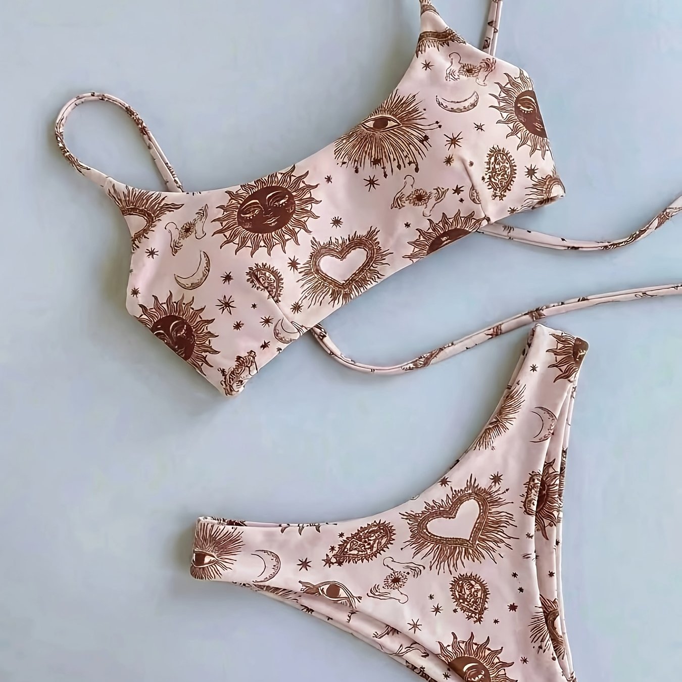 E-shop Damen Rosa Basis Totem Sweet - Zweiteiliger Badeanzug - Weiche Rosa Basis, Sonne und Herz Totem Print und Trendiger Strandurlaub Badebekleidung