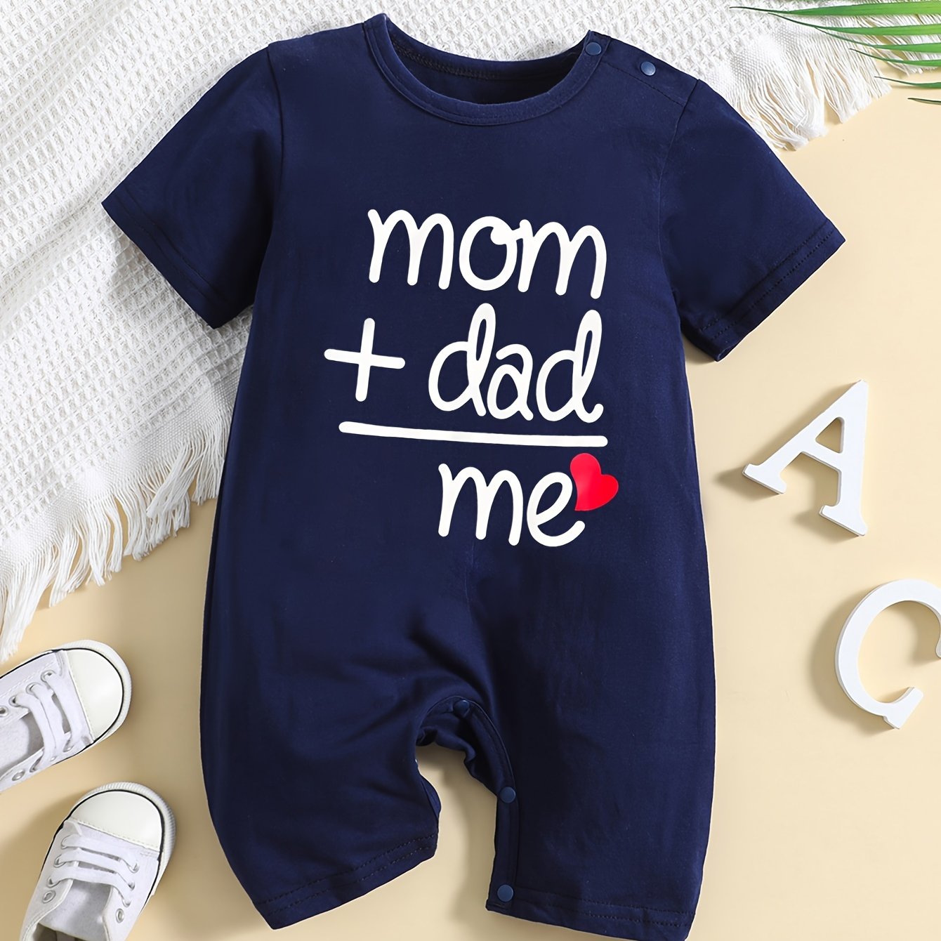 Image of Cute Short-sleeved Onesie For Newborns, Perfect For And Crawling, For Outdoor