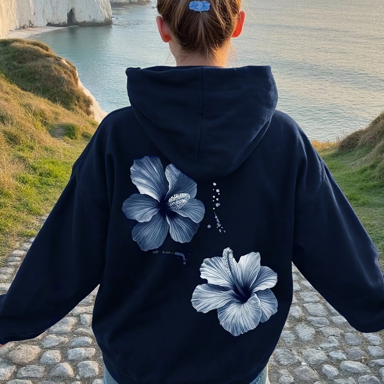TEMU European And Hibiscus Flower Pattern Print Autumn/winter Style Plush-lined Thickened Drawstring Hoodless Hoodie Sweatshirt