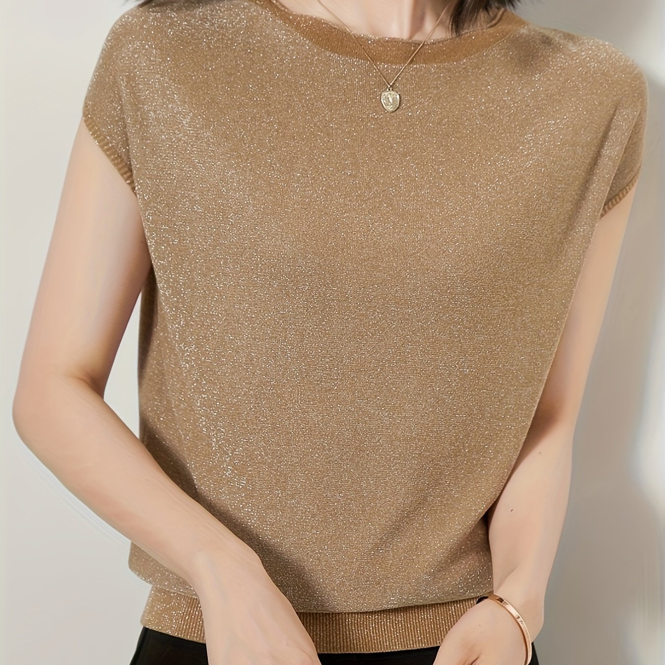 With Metallic Threads, Refreshing, Loose, Comfortable, And Minimalist.