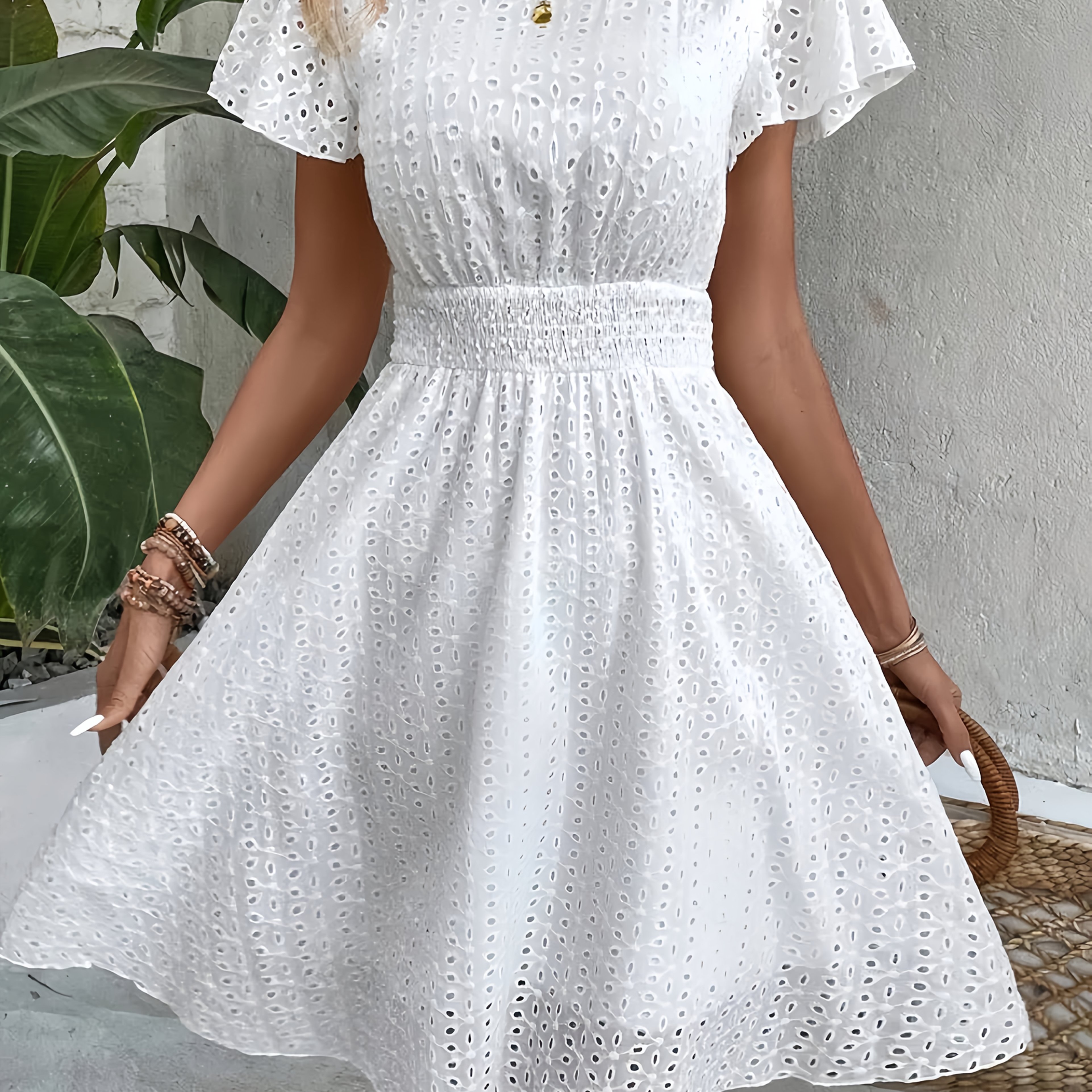 E-shop Damen Rundhals Kleid mit Stickerei und Gurt, Elegantes weißes Rüschen-Kleid mit kurzen Ärmeln, geeignet für Frühling und Sommer