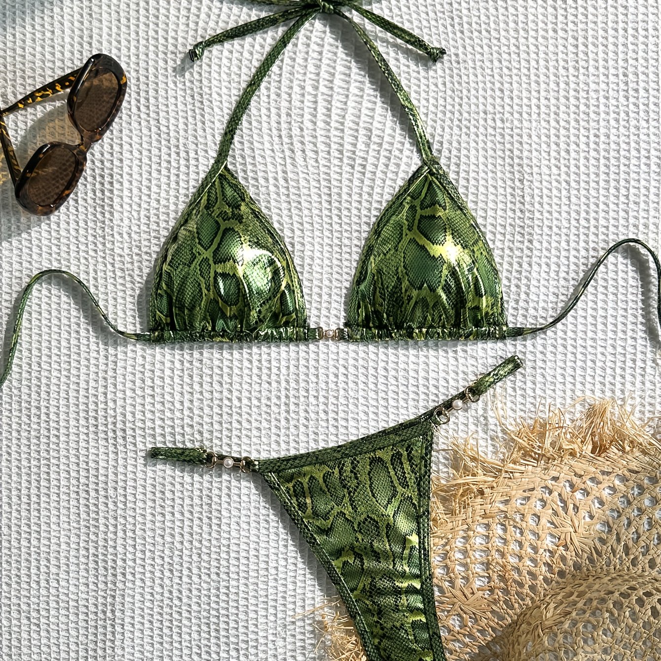 E-shop Damen Bikini Set mit farbenfrohem Schlangenmuster und Neckholder, 2-teilig, Urlaubsstil, Sommerstrand, Fotografie