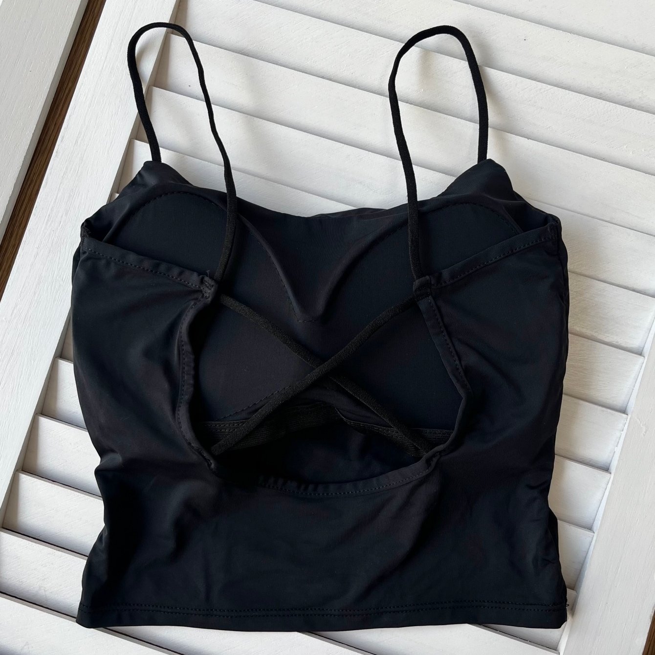 E-shop Würziges Camisole aus Eisfasergewebe mit rücküberkreuztem, durchbrochenem rückenfreiem Design, Oberteil zur Außenbekleidung, kleines Westen-Top,