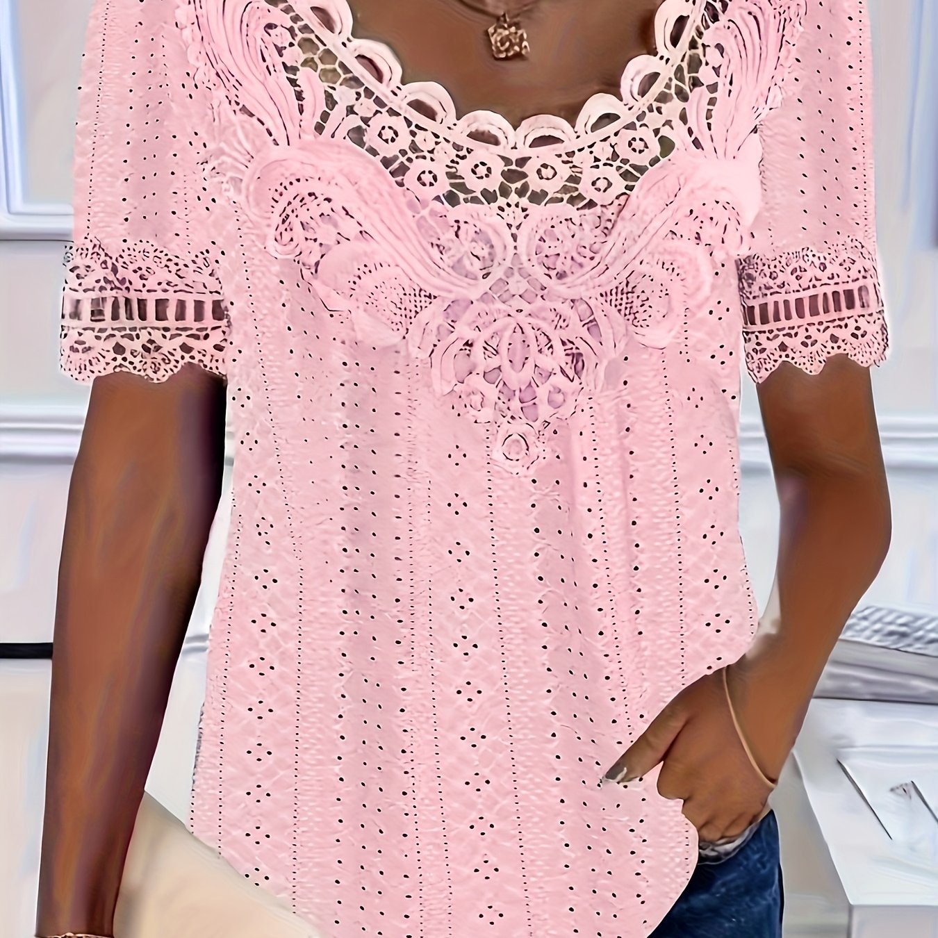 E-shop Damen Elegantes Blumen-Eyelet-Spitzen-Patchwork Rundhals-T-Shirt, Frühling/Sommer Casual Kurzarm-Oberteil