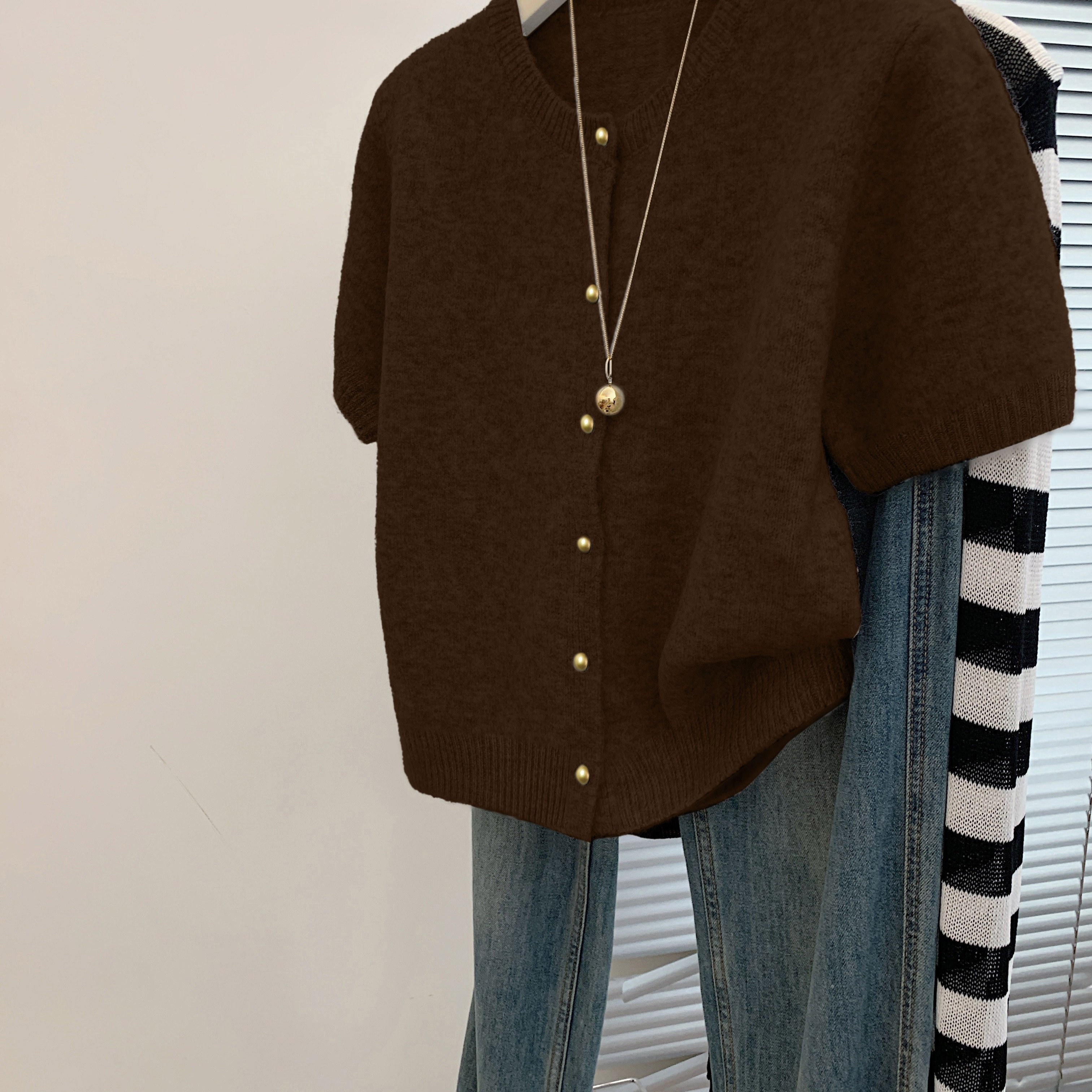 E-shop Französisch Elegante Temperament Einfarbige Metallische Knopfleiste Cardigan Mode Pendeln Einfach Basic Pullover Top Frühling Sommer Lässig