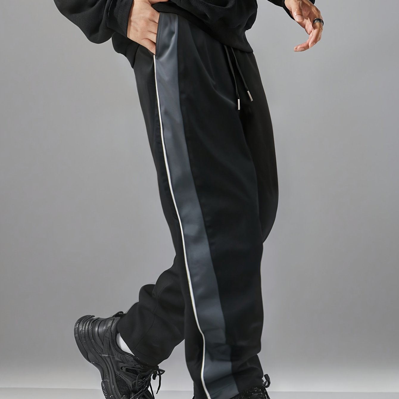 Image of Men's Casual Striped Loose-fit Nine-tenths Length Pants With Pockets - Machine Washable Non-stretch Fabric For Casual Attire, Flexible Clothing, Modern Casualwear, Nontransparent Material