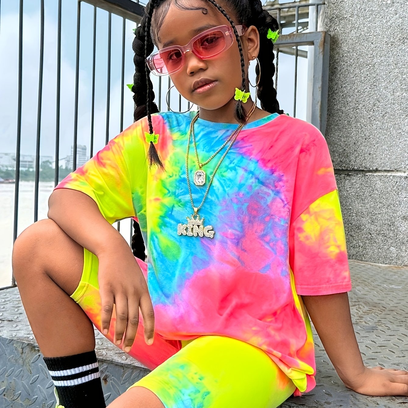 E-shop Mädchen-Freizeit-Set für den Urlaub mit Batik-Strick-T-Shirt mit Rundhalsausschnitt kurzen Ärmeln sowie Shorts, Frühling/Sommer