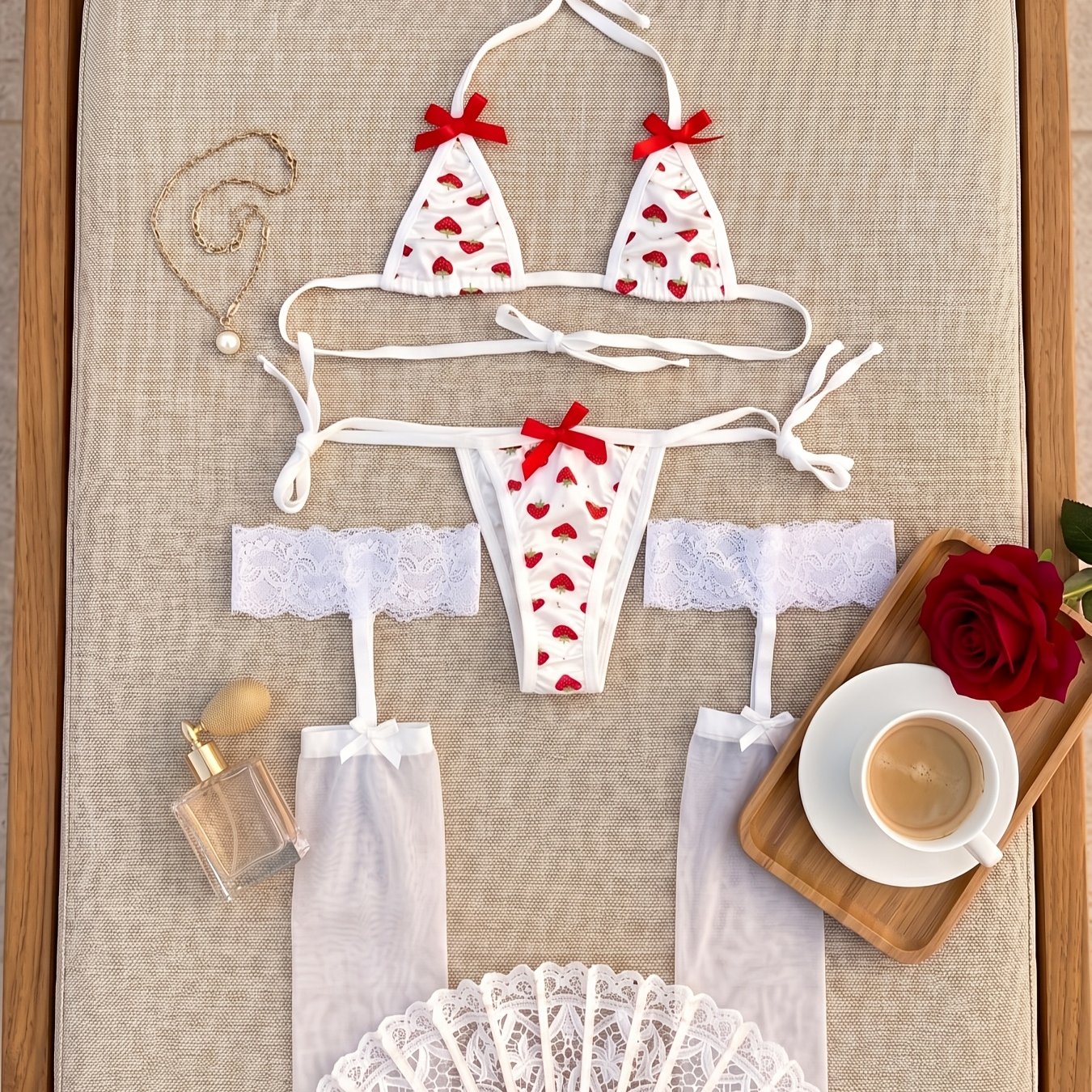 TEMU Ensemble de lingerie coquette pour femme à imprimé , soutien-gorge triangle et culotte à sur le avec bas de cuisse en dentelle et résille pour