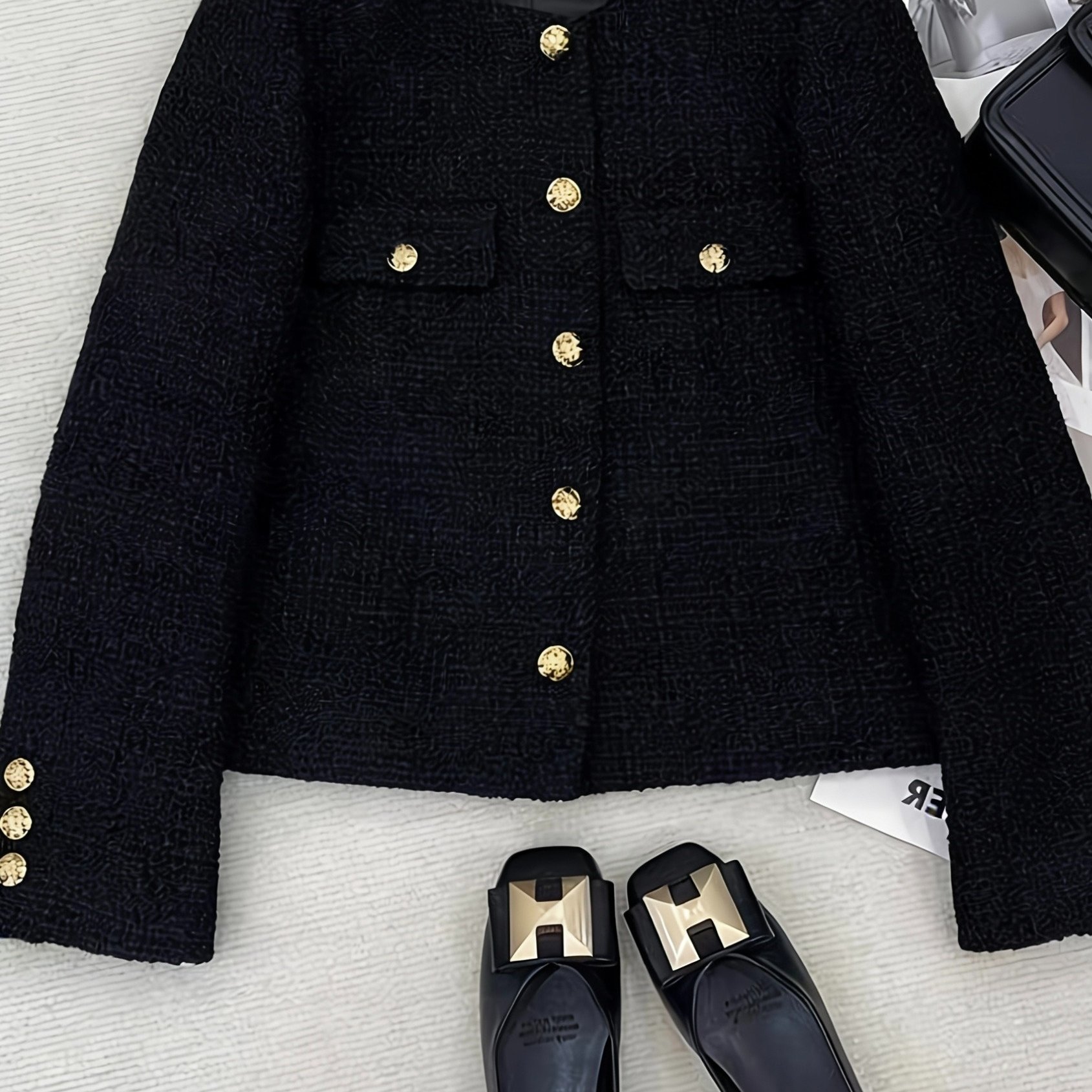 TEMU A Short Black Jacket For Women, Featuring A Gold- Front And A Round-neck Long Sleeve Design