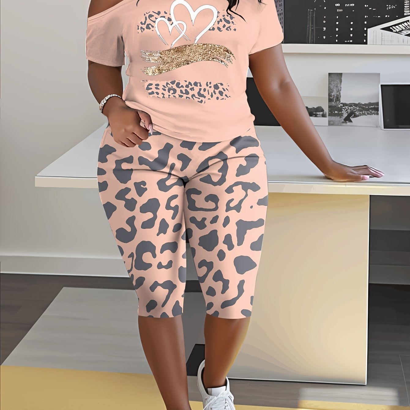 Image of Women's Fashion Set, Glitter Leopard Print Camisole T-shirt With Leopard Print Capri Pants 2pcs Set, Suitable For Daily , Casual .