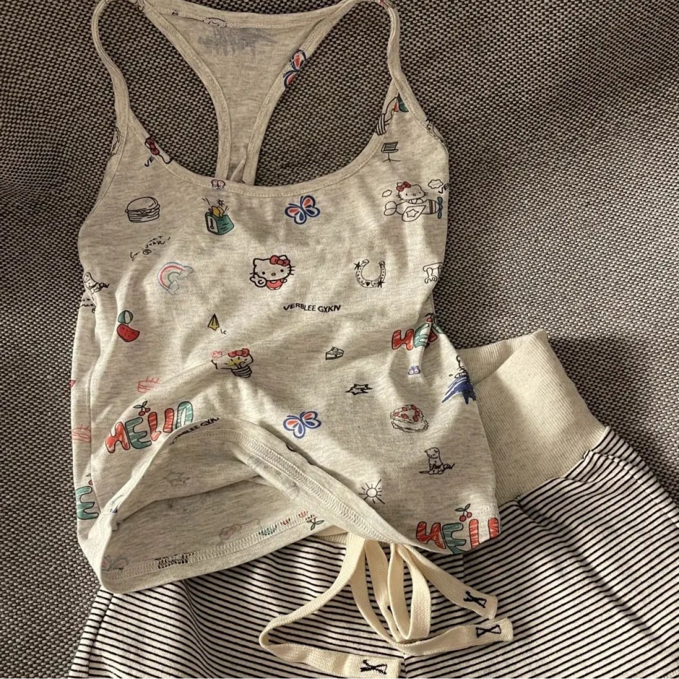 's And Adorable Hello Kitty Print Striped Tankini Sweet Set, Loose-fitting, Suitable For Outdoor Wear.
