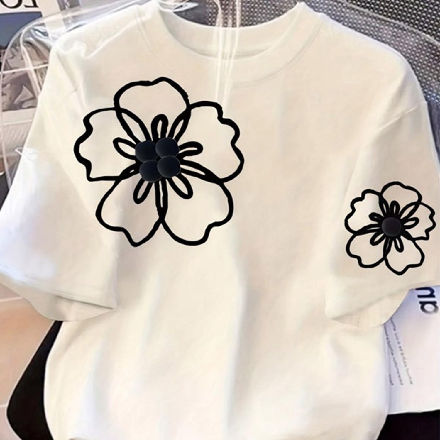 TEMU T-shirt tendance à manches courtes pour femme avec motif floral, en polyester, plusieurs couleurs et tailles disponibles, élégant pour un et les