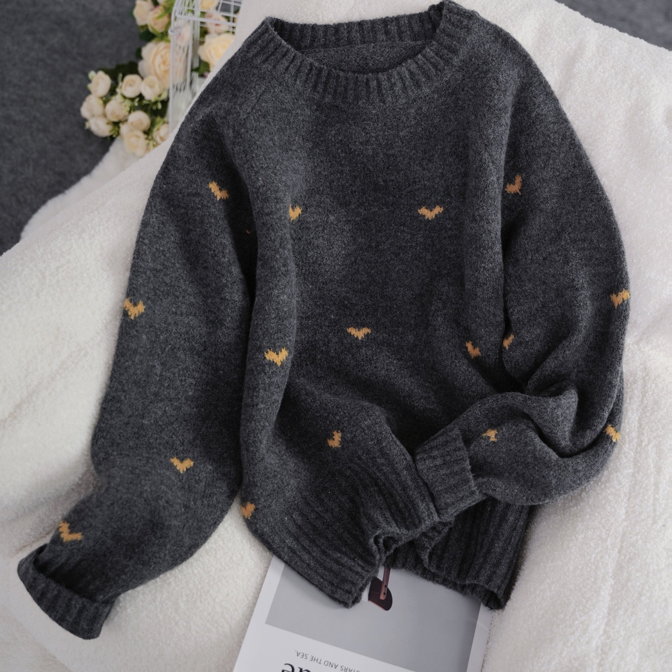 E-shop Herbst/Winter Neuheit Damenpullover mit Herz-Muster – Lockerer Lazy-Style Pullover, Weicher Oberteil, Modischer Damenpullover, Beliebter